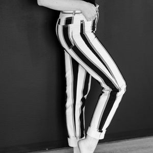 BDG High-Waisted Mom Jean Black & White Stripe